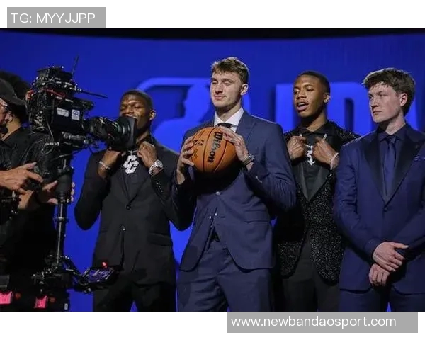 弗拉格成为詹姆斯后最年轻球员达成250分100板50助成就 弗拉格成为詹姆斯后最年轻球员达成250分100板50助成就