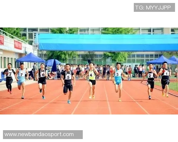 富安健洋抵达阿姆斯特丹明天将进行阿贾克斯体检开启新篇章