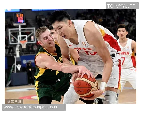 周琦首次现场观赛感受男双比赛魅力轻松3-0胜利乐趣无穷